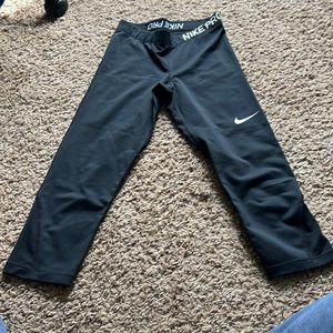 NIKE capri leggings. Size M